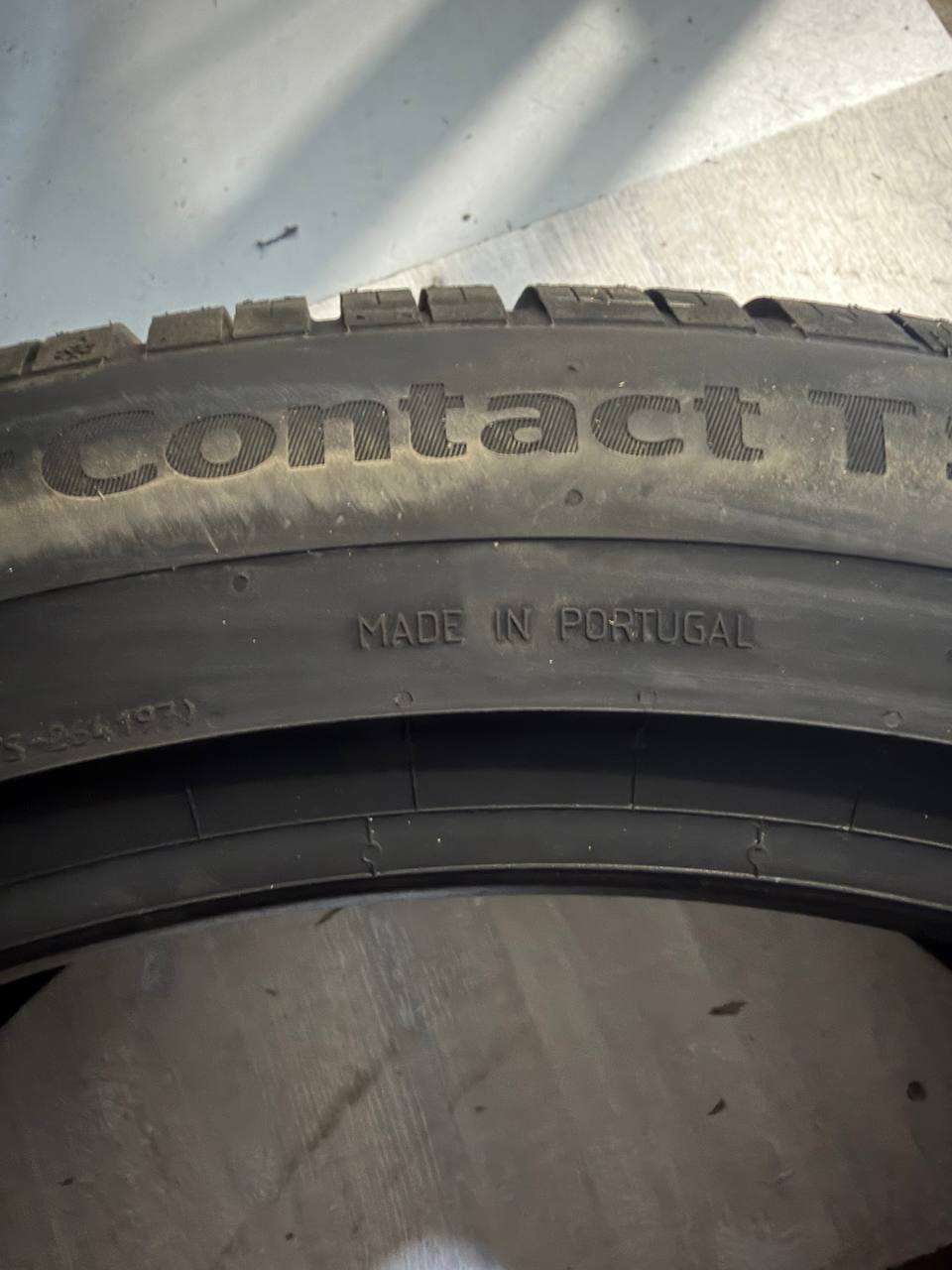 Боковина Continental: маркировка MADE IN PORTUGAL