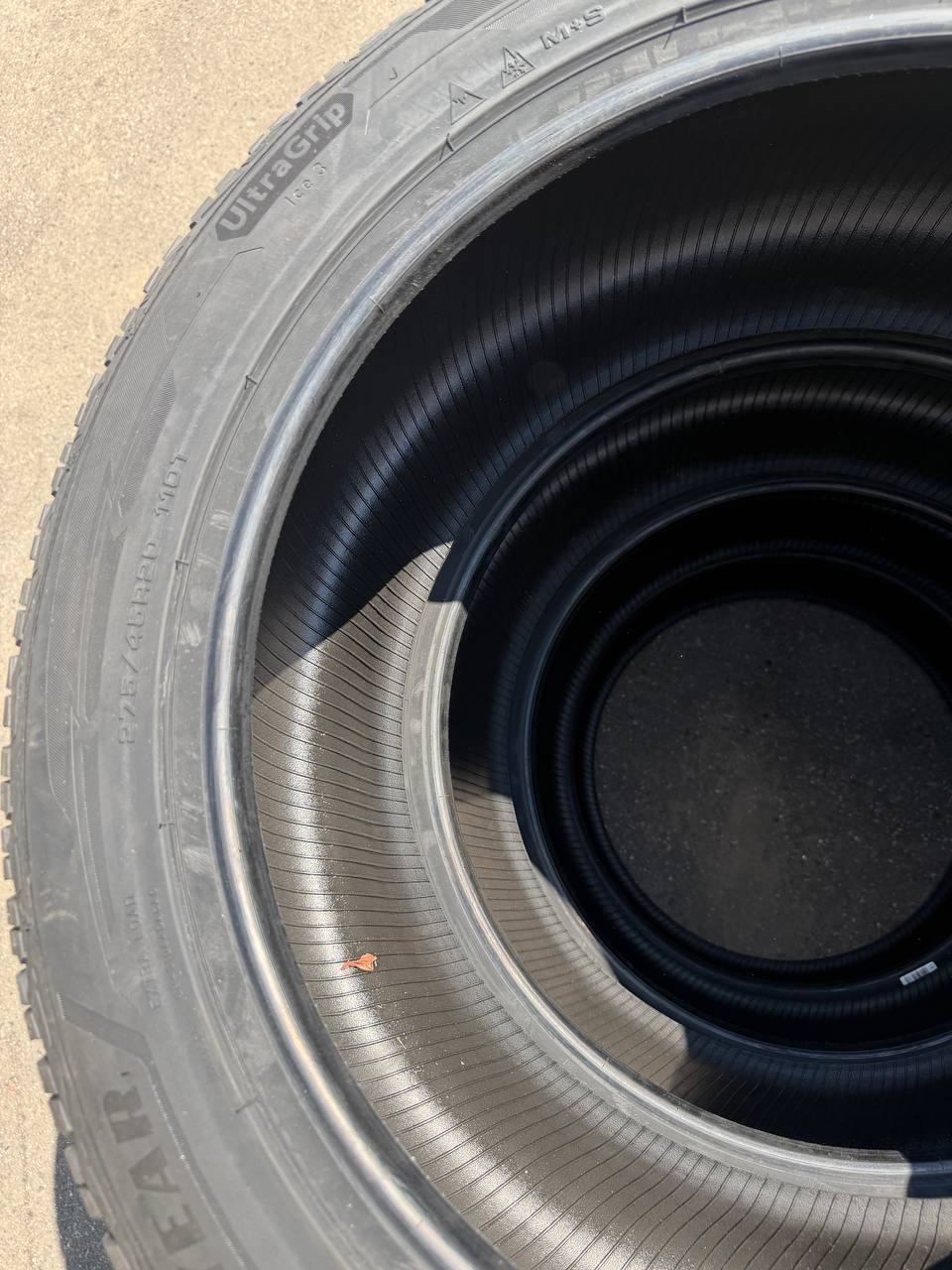 Боковина 275/45 R20 110T: UltraGrip Ice 3, M+S, снежинка на фоне горы