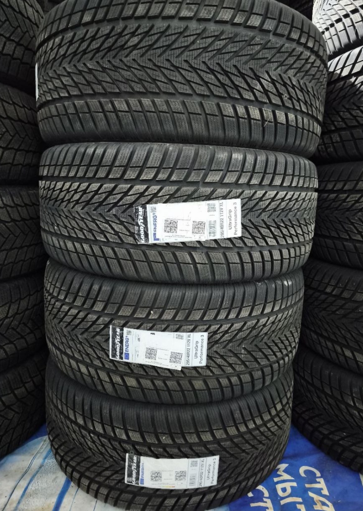 Комплект из 4 шин Goodyear 295/40 R22 для Mercedes G-класса