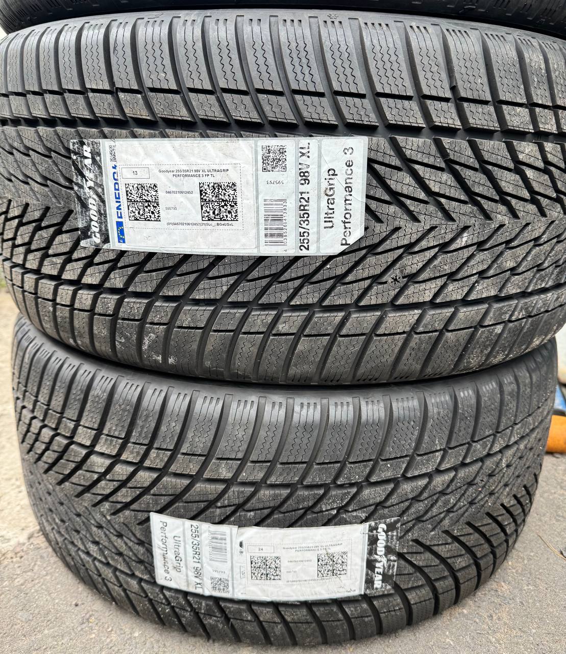 Передние шины 255/35 R21 98V XL — этикетки