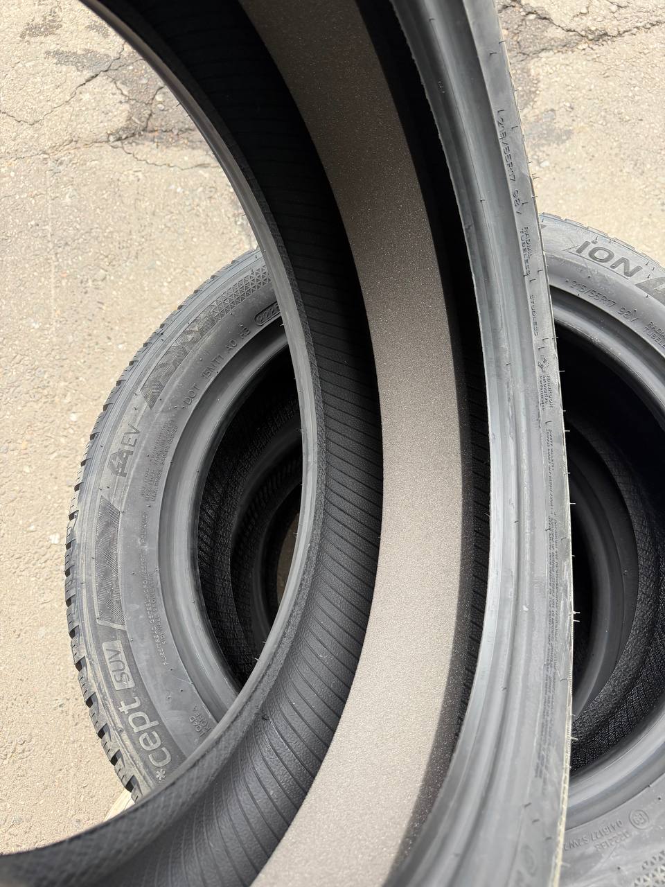 Маркировка EV на боковине Hankook iON