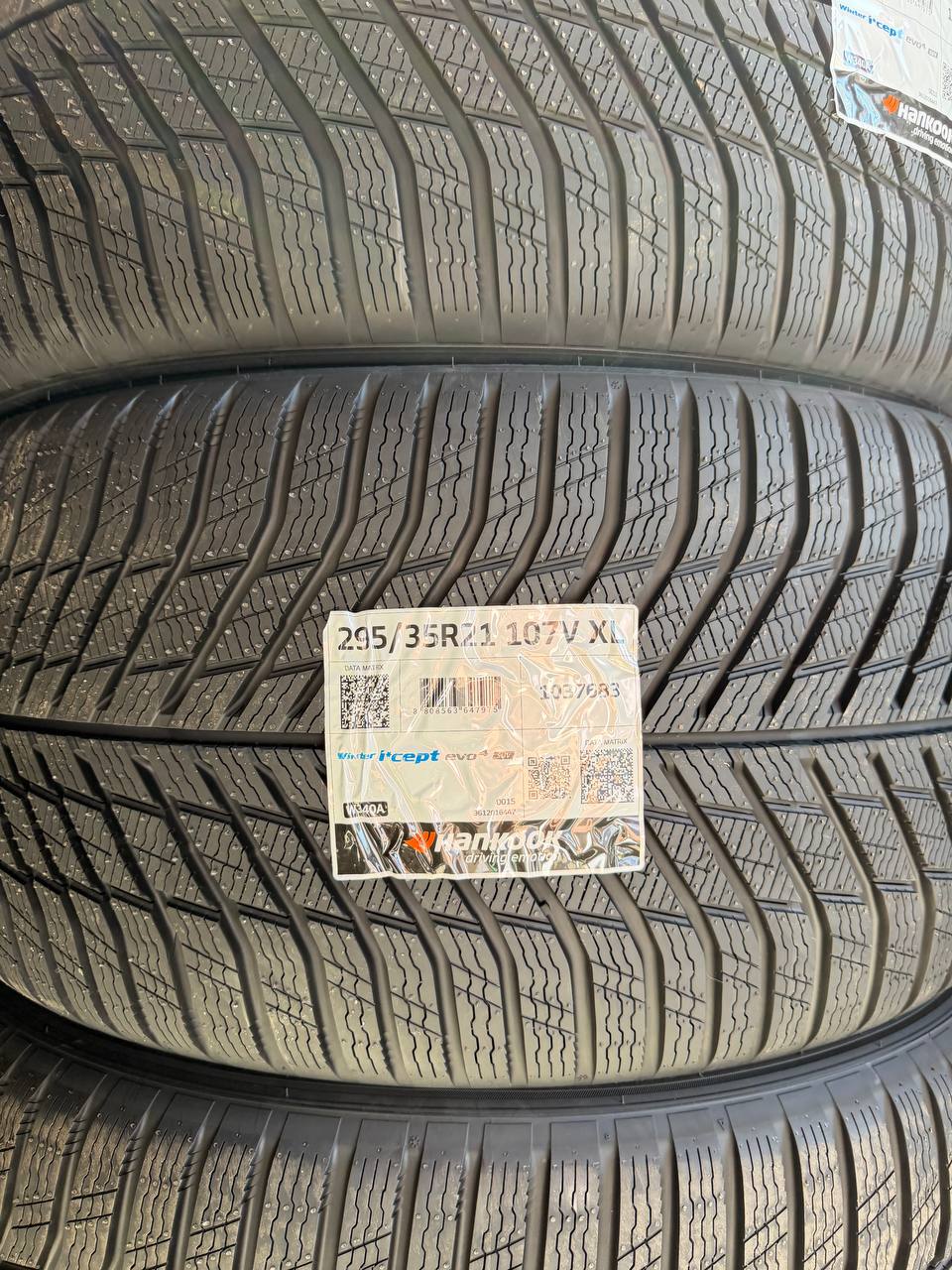 Передняя шина Hankook Winter i*cept evo4 SUV 295/35 R21 107V XL