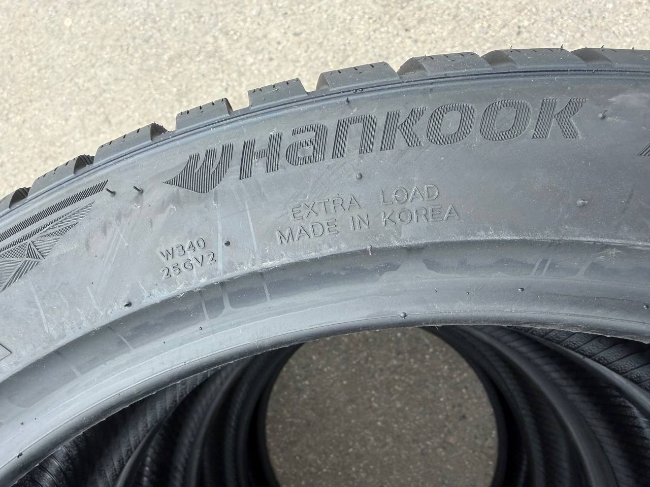 Маркировка MADE IN KOREA и EXTRA LOAD на боковине