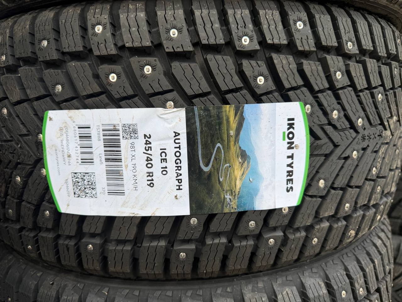 Передняя шина Ikon Autograph Ice 10 245/40 R19 98T XL, шипы