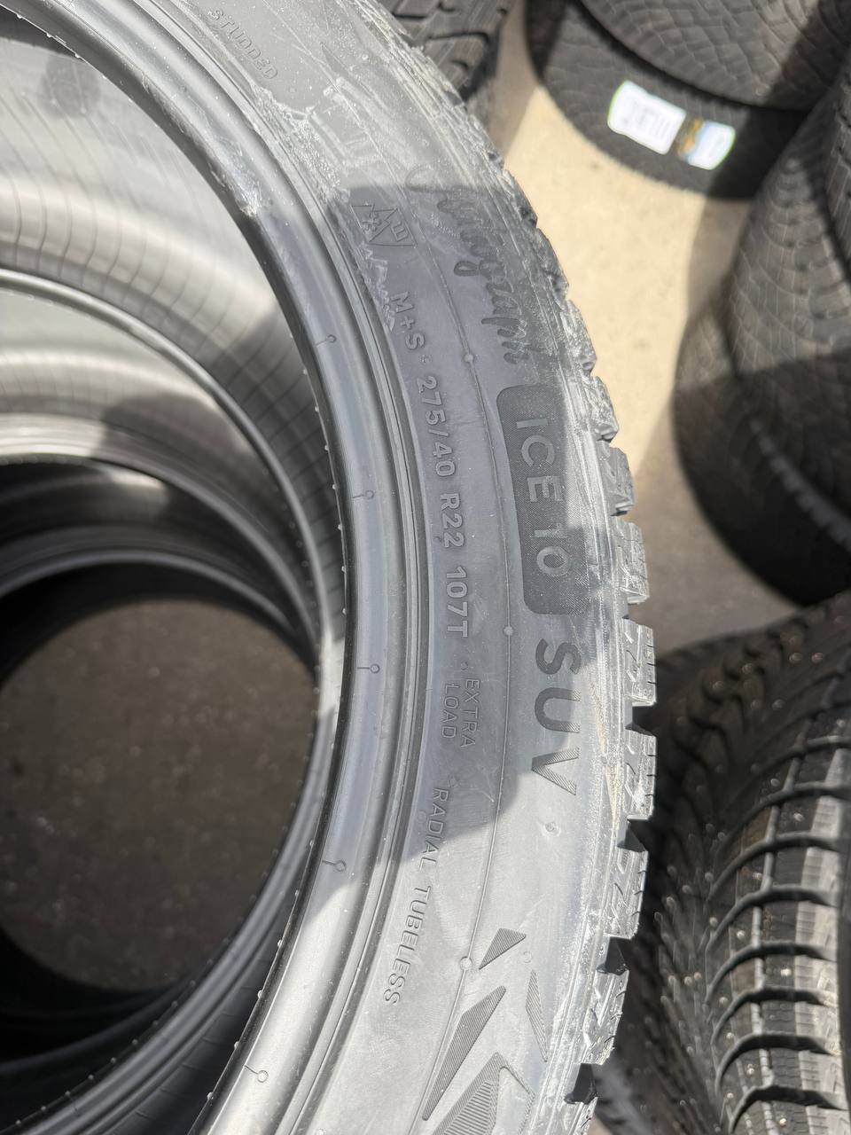 Боковина 275/40 R22 107T: EXTRA LOAD
