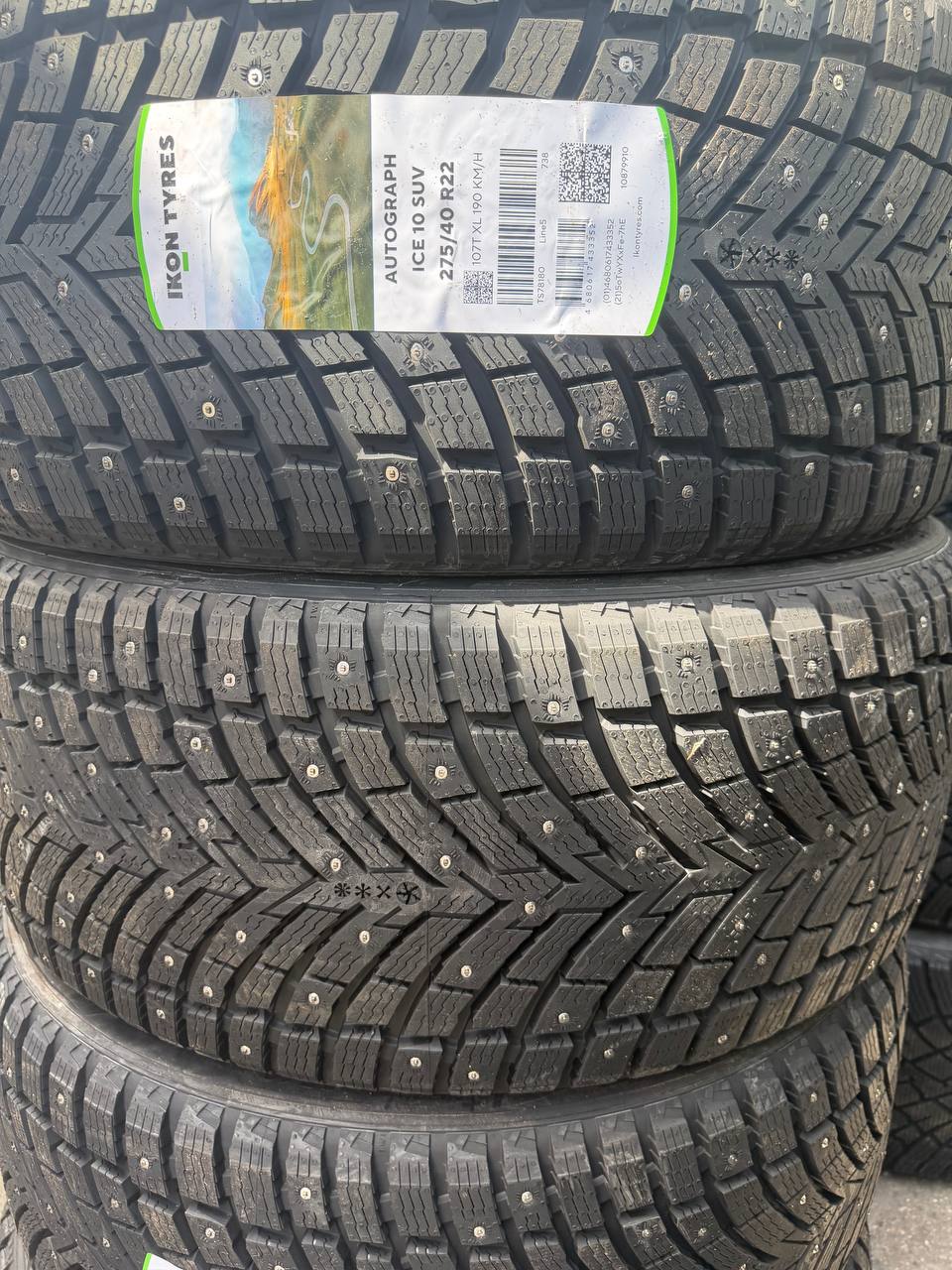 Передние шины Ikon Ice 10 SUV 275/40 R22 для BMW X7