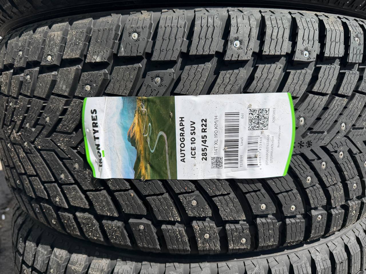 Передняя шина Ikon Autograph Ice 10 SUV 285/45 R22 114T XL, шипы