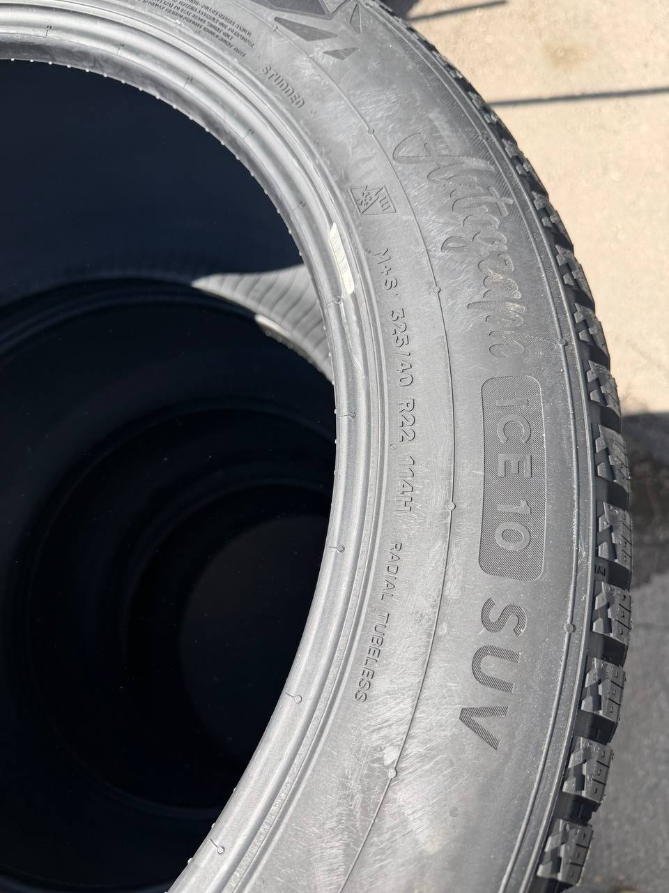 Боковина 325/40 R22 114H: STUDDED, M+S