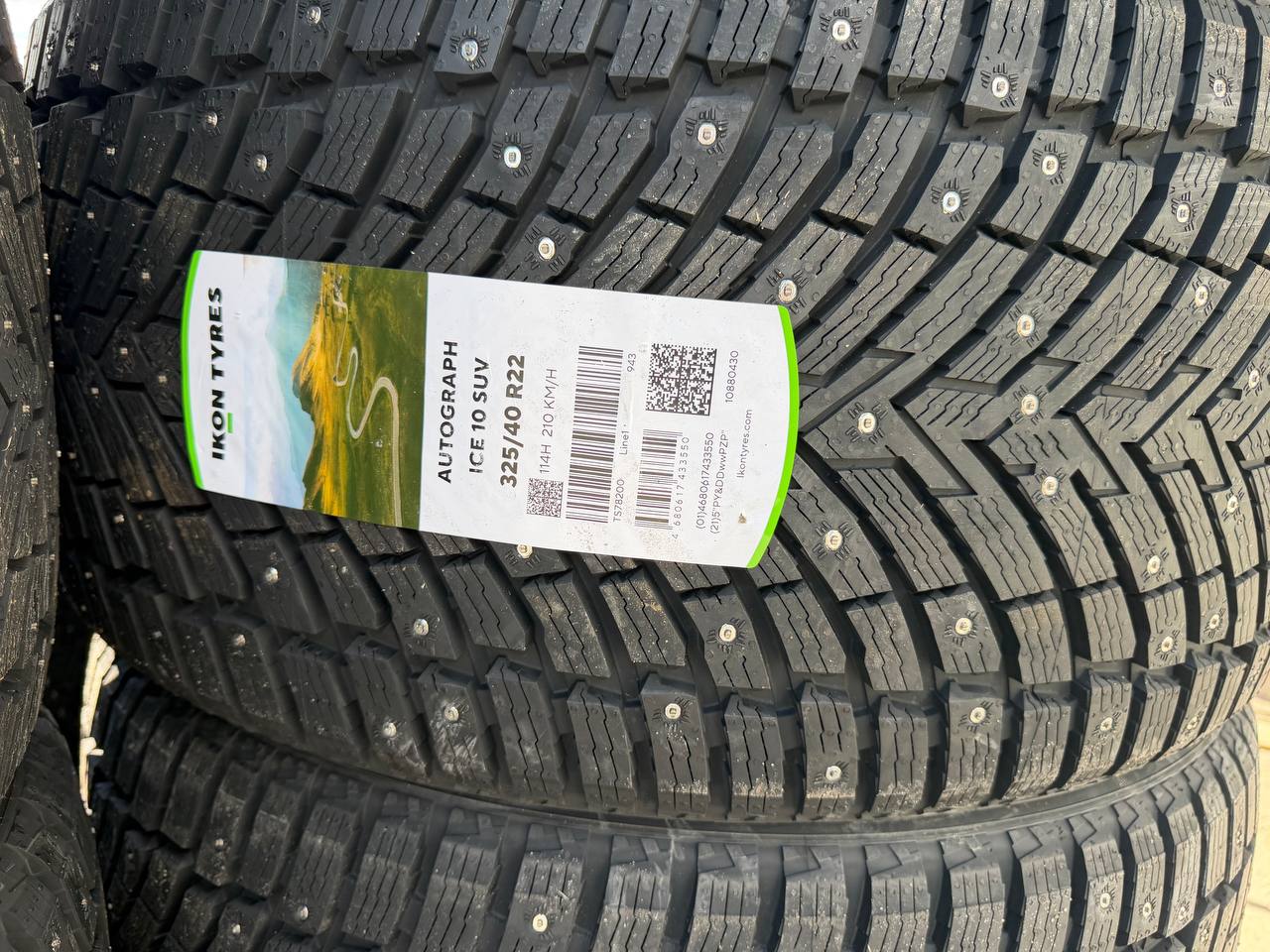 Задняя шина Ikon Autograph Ice 10 SUV 325/40 R22 114H