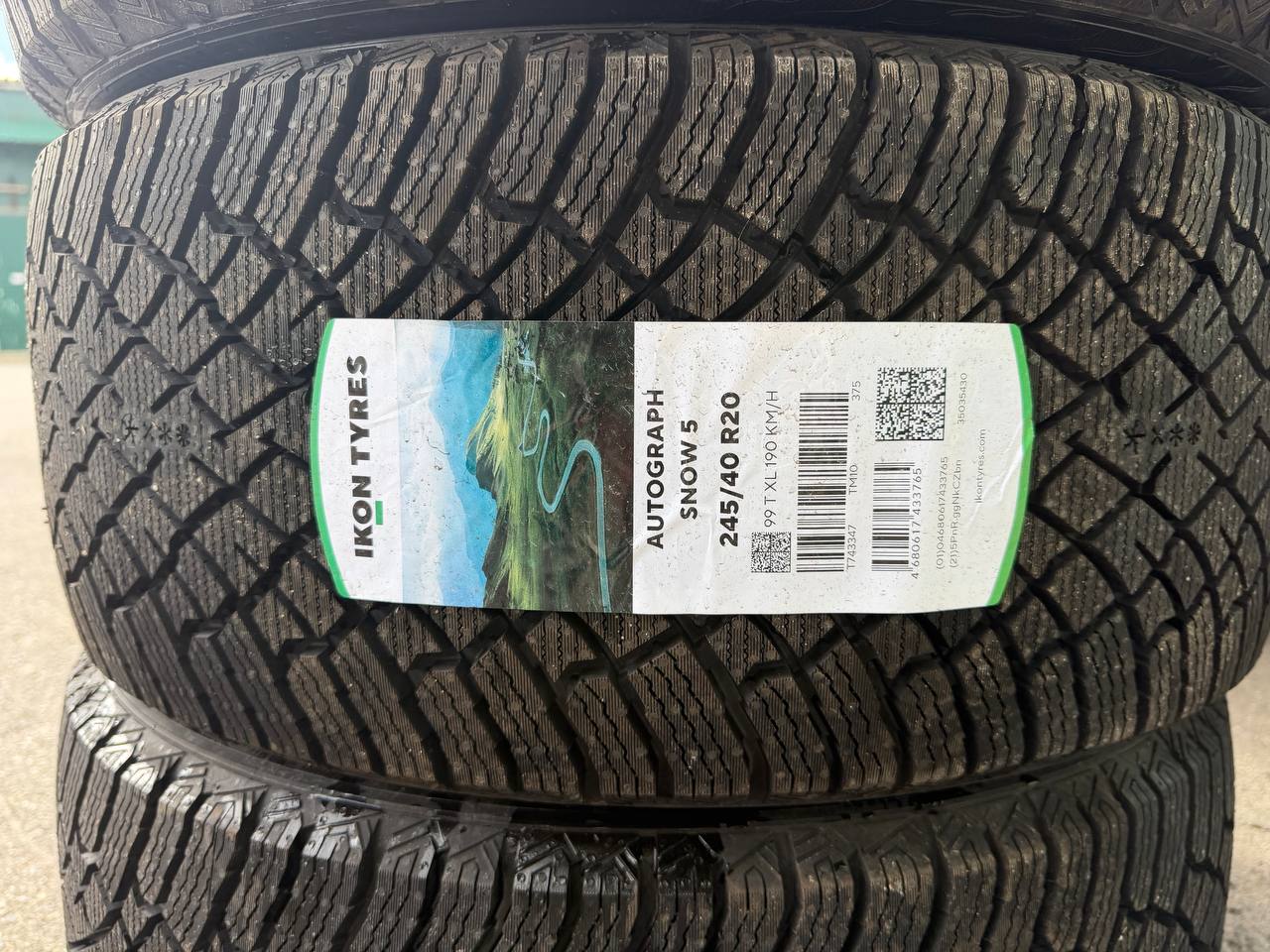 Передняя шина Ikon Autograph Snow 5 245/40 R20 99T XL