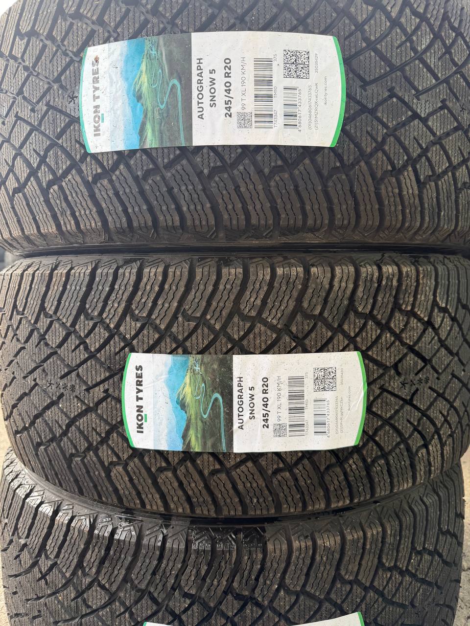 Передние шины 245/40 R20 на складе