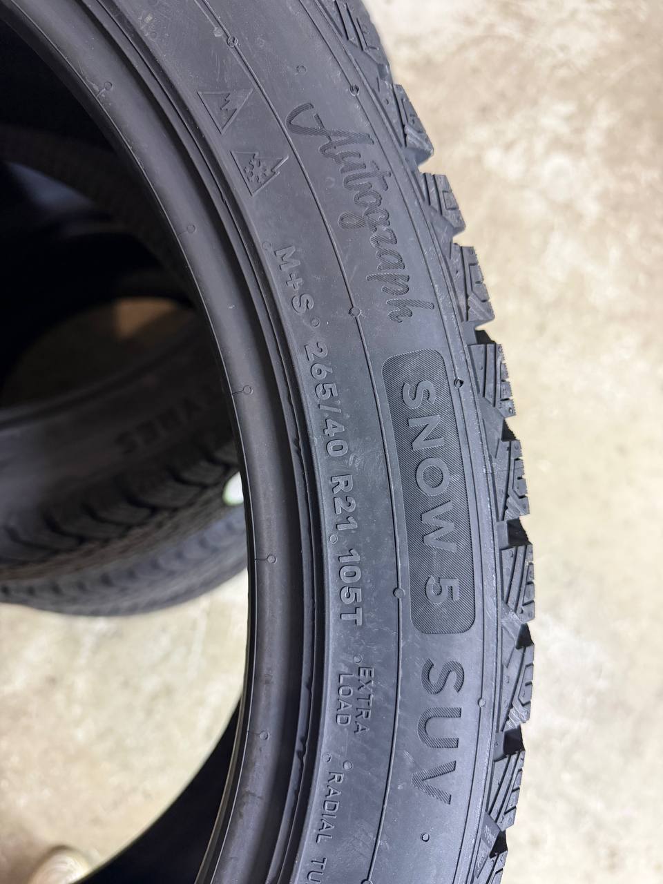 Боковина: Autograph SNOW 5 SUV, M+S, снежинка на фоне горы