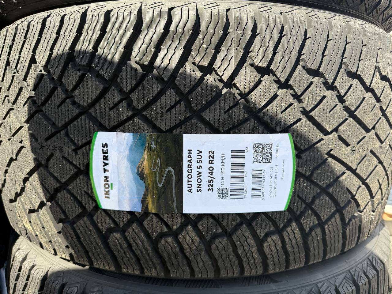 Задняя шина Ikon Autograph Snow 5 SUV 325/40 R22 114H