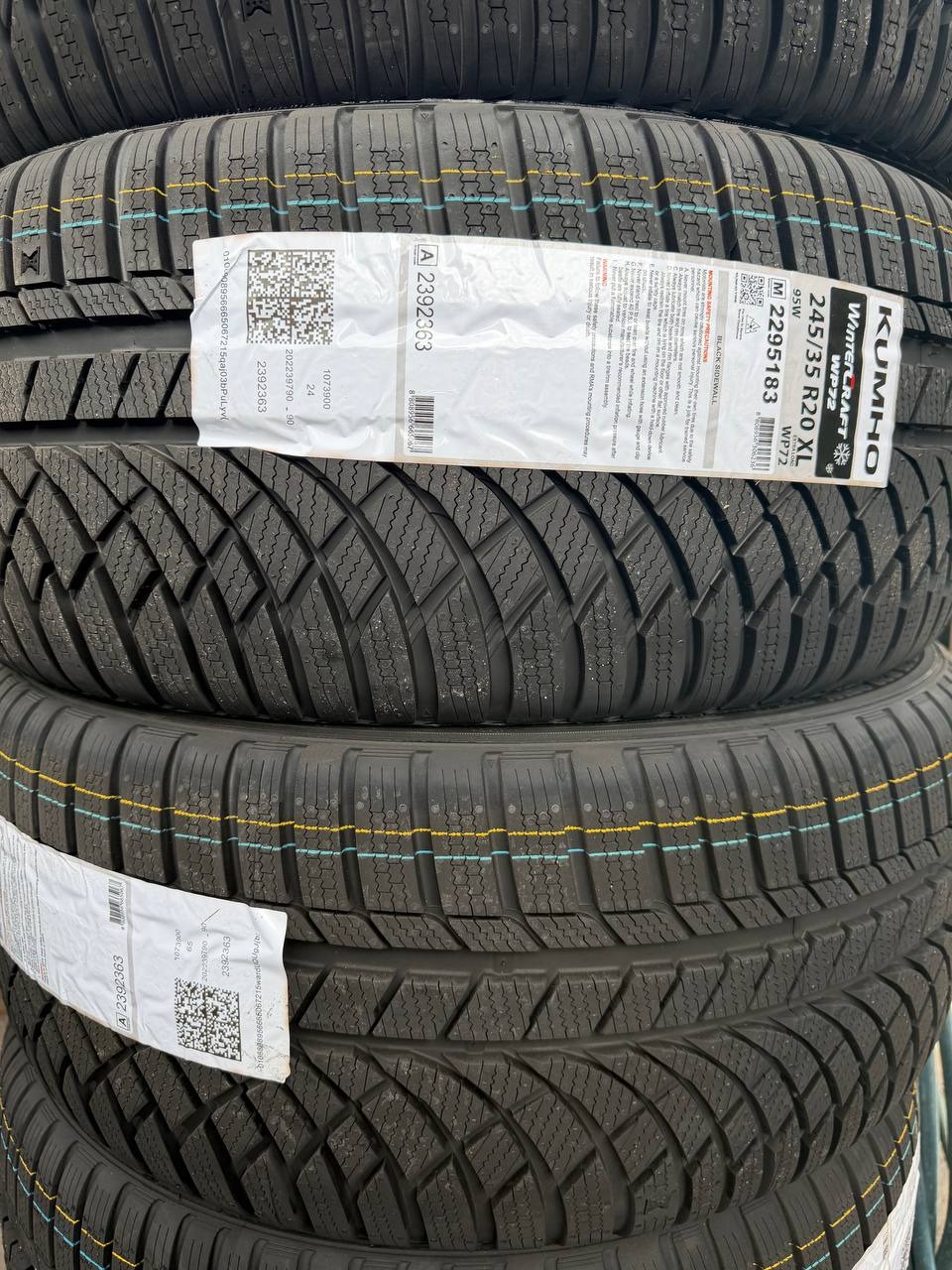 Передние шины 245/35 R20 на складе
