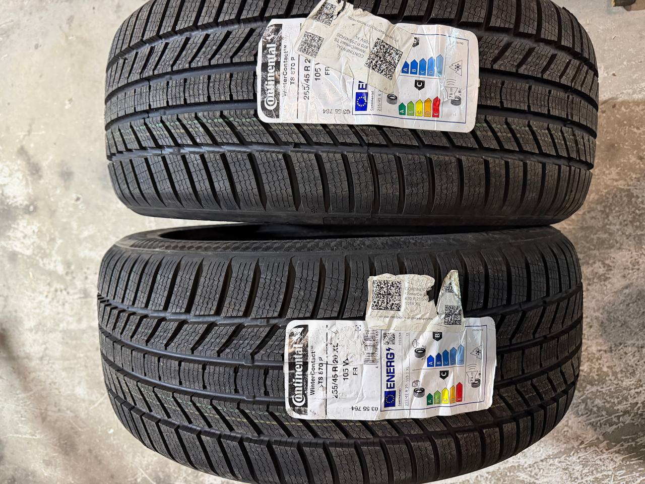 Передние шины Continental 255/45 R20 105V XL FR