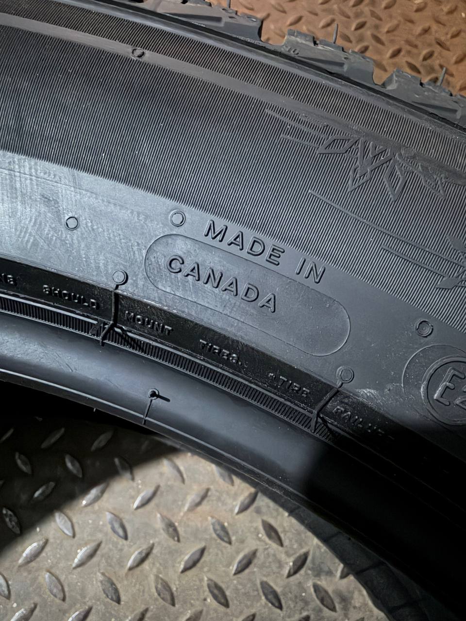 Маркировка Made in Canada на Michelin X-Ice Snow+