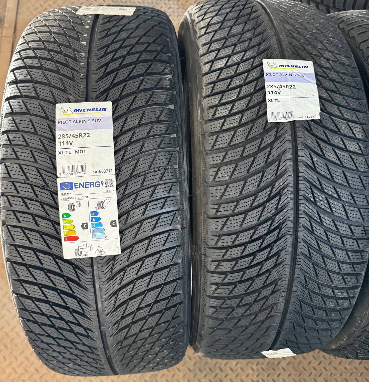 Передние шины 285/45 R22 114V XL — этикетки