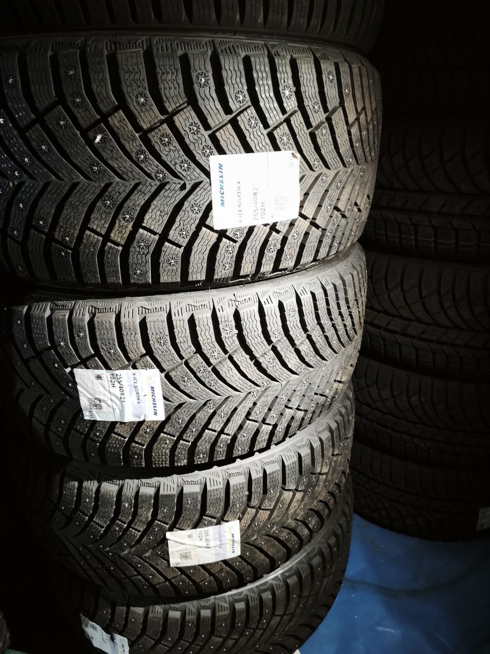 Передние шины Michelin X-Ice North 4 255/40 R21 102H XL на складе