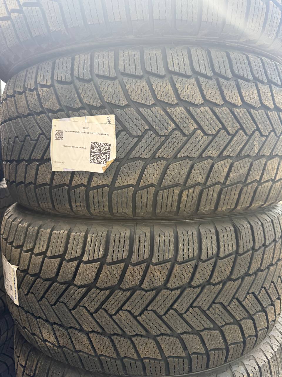 Передние шины 245/40 R20 на складе