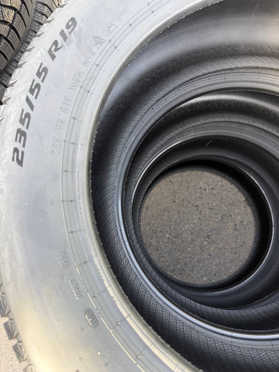 Боковина 235/55 R19 105H: M+S, снежинка на фоне горы