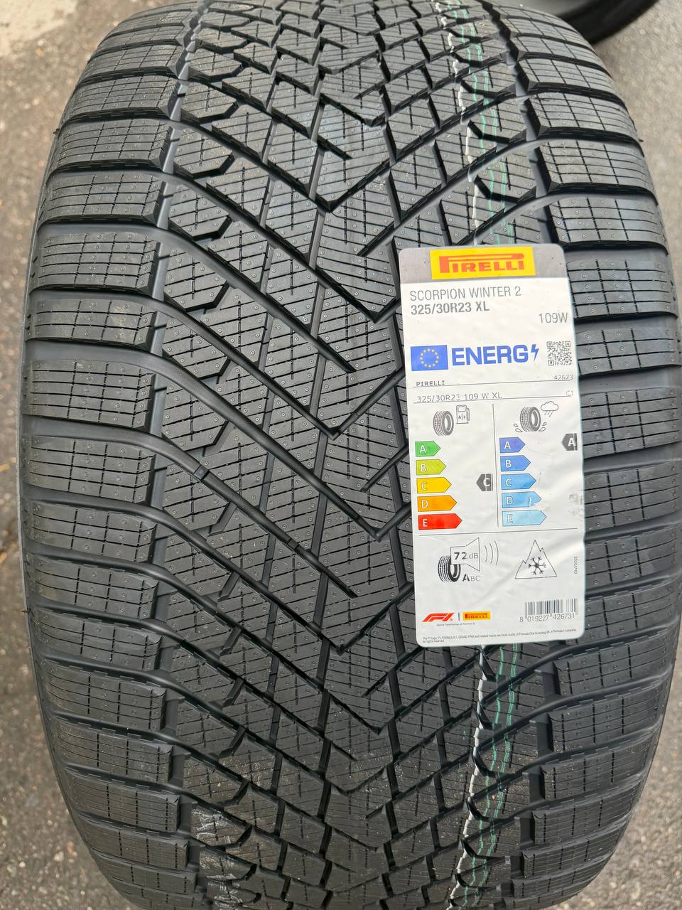 Заводская этикетка задней шины 325/30 R23 109W XL