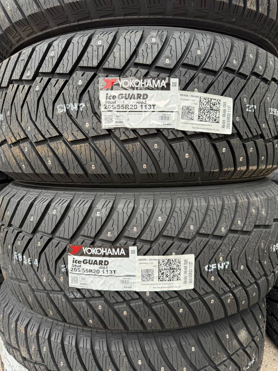 Шипы Yokohama iceGUARD iG65 крупным планом
