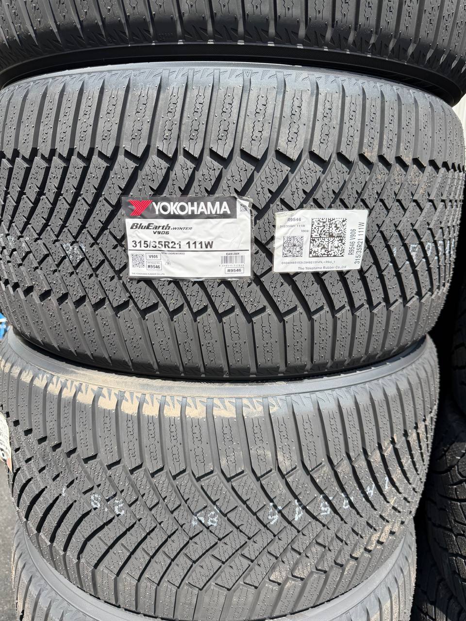 Задние шины 315/35 R21: протектор крупным планом